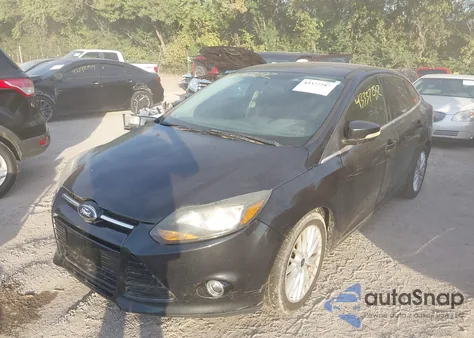 2014 Ford Focus Titanium z USA, uszkodzony, nr VIN 1FADP3J22EL263701
